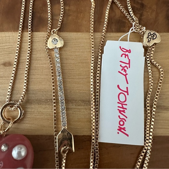 Betsey Johnson Mauve Red Heart Shaped Pendant long necklace 20 Inches NWT - Picture 3 of 5